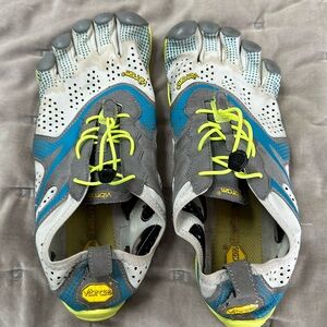 Oyster colored V-Run Vibram shoes